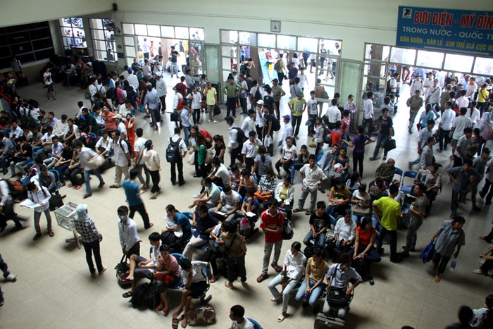 Nhằm đảm bảo cho hành khách đi lại được thuận tiện và tránh tình trạng mất an ninh trật tự, Ban quản lý bến xe Mỹ Đình đã liên tục thông báo tới hành khách về việc chú ý mua vé, lên xe. Xem đáp án môn Vật lí - Xem đáp án môn Toán - Xem đáp án môn Hóa - Xem đáp án môn Ngoại ngữ Khối A1 Nhằm đảm bảo cho hành khách đi lại được thuận tiện và tránh tình trạng mất an ninh trật tự, Ban quản lý bến xe Mỹ Đình đã liên tục thông báo tới hành khách về việc chú ý mua vé, lên xe. Xem đáp án môn Vật lí - Xem đáp án môn Toán - Xem đáp án môn Hóa - Xem đáp án môn Ngoại ngữ Khối A1