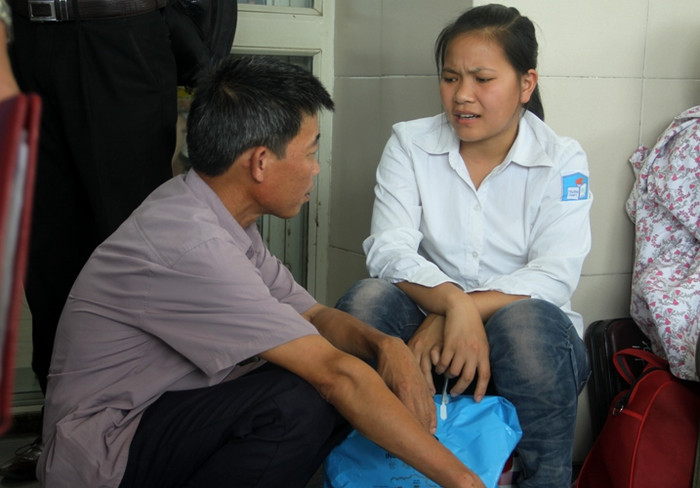 "Bố mệt không ạ? Bố con mình cố gắng nốt mấy tiếng ngồi xe nữa về nhà bố nhé" - Chú Toán (quê Nam Định) kể lại với PV Báo điện tử Giáo dục Việt Nam về việc cô con gái thứ hai của chú động viên bố. Xem đáp án môn Vật lí - Xem đáp án môn Toán - Xem đáp án môn Hóa - Xem đáp án môn Ngoại ngữ Khối A1 "Bố mệt không ạ? Bố con mình cố gắng nốt mấy tiếng ngồi xe nữa về nhà bố nhé" - Chú Toán (quê Nam Định) kể lại với PV Báo điện tử Giáo dục Việt Nam về việc cô con gái thứ hai của chú động viên bố. Xem đáp án môn Vật lí - Xem đáp án môn Toán - Xem đáp án môn Hóa - Xem đáp án môn Ngoại ngữ Khối A1