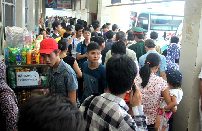 Để tránh tình trạng mọi người bị kẻ gian lợi dụng lúc đông đúc trộm cắp, móc túi, loa của bến xe luôn nhắc nhở mọi người chú ý. Xem đáp án môn Vật lí - Xem đáp án môn Toán - Xem đáp án môn Hóa - Xem đáp án môn Ngoại ngữ Khối A1 Để tránh tình trạng mọi người bị kẻ gian lợi dụng lúc đông đúc trộm cắp, móc túi, loa của bến xe luôn nhắc nhở mọi người chú ý. Xem đáp án môn Vật lí - Xem đáp án môn Toán - Xem đáp án môn Hóa - Xem đáp án môn Ngoại ngữ Khối A1