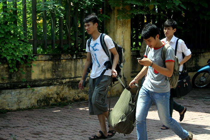 Nhiều bạn trẻ đã chọn biện pháp nhanh nhất cho mình là... đi bộ để ra điểm bắt xe vì đường quá tắc. Xem đáp án môn Vật lí - Xem đáp án môn Toán - Xem đáp án môn Hóa - Xem đáp án môn Ngoại ngữ Khối A1 Nhiều bạn trẻ đã chọn biện pháp nhanh nhất cho mình là... đi bộ để ra điểm bắt xe vì đường quá tắc. Xem đáp án môn Vật lí - Xem đáp án môn Toán - Xem đáp án môn Hóa - Xem đáp án môn Ngoại ngữ Khối A1