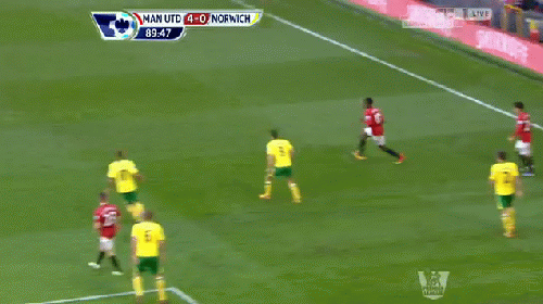 Phút 90, Rooney tung cú sút đầy uy lực từ bên ngoài vòng cấm, bóng đi với quỹ đạo cực khó khiến thủ thành Bunn của Norwich hoàn toàn bó tay. Phút 90, Rooney tung cú sút đầy uy lực từ bên ngoài vòng cấm, bóng đi với quỹ đạo cực khó khiến thủ thành Bunn của Norwich hoàn toàn bó tay.