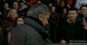 Tuy nhiên, vẫn có một số fan M.U trút giận lên đầu 'người đặc biệt' vì chiếc thẻ đỏ của Nani.