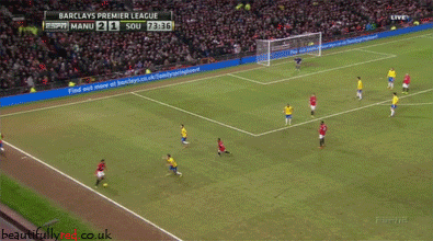 Phút thứ 74, Van Persie có pha 'xâu kim' và qua người dễ dàng trước khi chuyền bóng cho Evra bên cánh trái. Phút thứ 74, Van Persie có pha 'xâu kim' và qua người dễ dàng trước khi chuyền bóng cho Evra bên cánh trái.