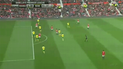 Bàn thứ nhất, Kagawa đã chọn vị trí rất thông minh để đón đường chuyền của Van Persie. Bàn thứ nhất, Kagawa đã chọn vị trí rất thông minh để đón đường chuyền của Van Persie.