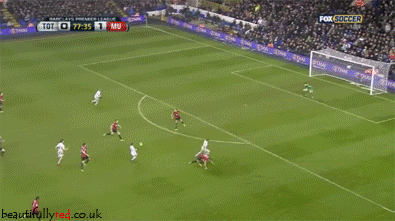 Phút 78, Defoe thoát xuống bên cánh trái, nhưng cú sút khá nguy hiểm của tiền đạo chủ nhà đã bị Ferdinand chặn lại đúng lúc. Phút 78, Defoe thoát xuống bên cánh trái, nhưng cú sút khá nguy hiểm của tiền đạo chủ nhà đã bị Ferdinand chặn lại đúng lúc.