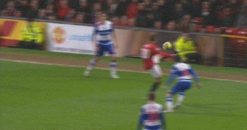 Chỉ được vào sân từ ghế dự bị thay Ashley Young ở phút thứ 64 nhưng Van Persie cũng đã thi đấu rất xuất sắc và là một trong số những cầu thủ được chấm điểm cao nhất trong trận thắng sát nút của Quỷ đỏ. Chỉ được vào sân từ ghế dự bị thay Ashley Young ở phút thứ 64 nhưng Van Persie cũng đã thi đấu rất xuất sắc và là một trong số những cầu thủ được chấm điểm cao nhất trong trận thắng sát nút của Quỷ đỏ.