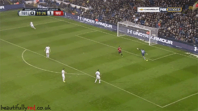 Phút 34, từ cú phát bóng lỗi của Hugo Lloris, trung vệ kỳ cựu Ferdinand có pha chuyền bóng điệu nghệ cho Phil Jones. Phút 34, từ cú phát bóng lỗi của Hugo Lloris, trung vệ kỳ cựu Ferdinand có pha chuyền bóng điệu nghệ cho Phil Jones.