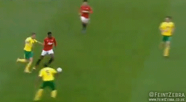 Bàn thứ 3 là pha phối hợp tam giác tuyệt vời với Rooney và Welbeck. Bàn thứ 3 là pha phối hợp tam giác tuyệt vời với Rooney và Welbeck.