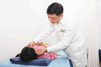 Người đi tìm “chỗ đứng” cho y học cổ truyền trong bệnh viện công nghệ cao