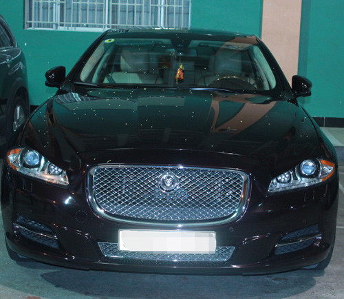 Giá chiếc Jaguar XJL của Hà Hồ khoảng 5 tỷ Giá chiếc Jaguar XJL của Hà Hồ khoảng 5 tỷ