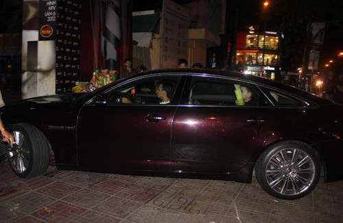 Chiếc Jaguar XJL của Hồ Ngọc Hà Chiếc Jaguar XJL của Hồ Ngọc Hà