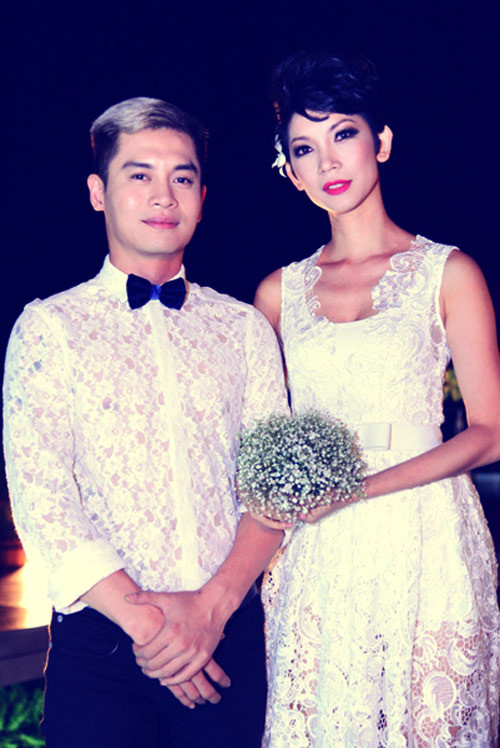 Giám khảo Nam Trung điệu đà áo ren Giám khảo Nam Trung điệu đà áo ren