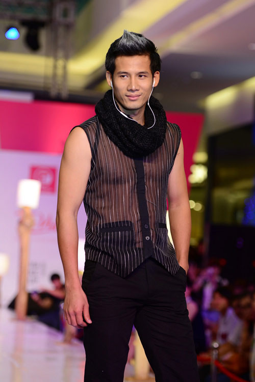 Thanh Thức khoe body qua lớp áo mỏng Thanh Thức khoe body qua lớp áo mỏng