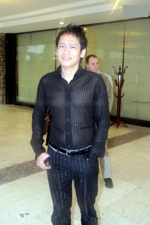 Duy Mạnh điệu đà áo mỏng Duy Mạnh điệu đà áo mỏng