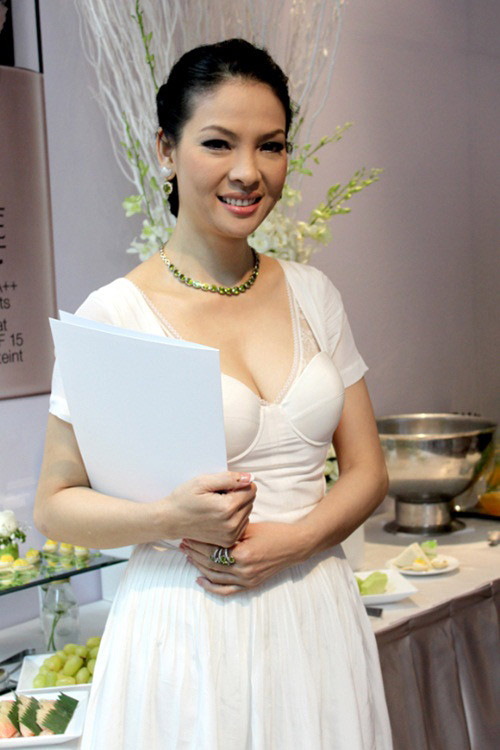 Người đàn bà đẹp xứng đáng được hưởng hạnh phúc viên mãn.