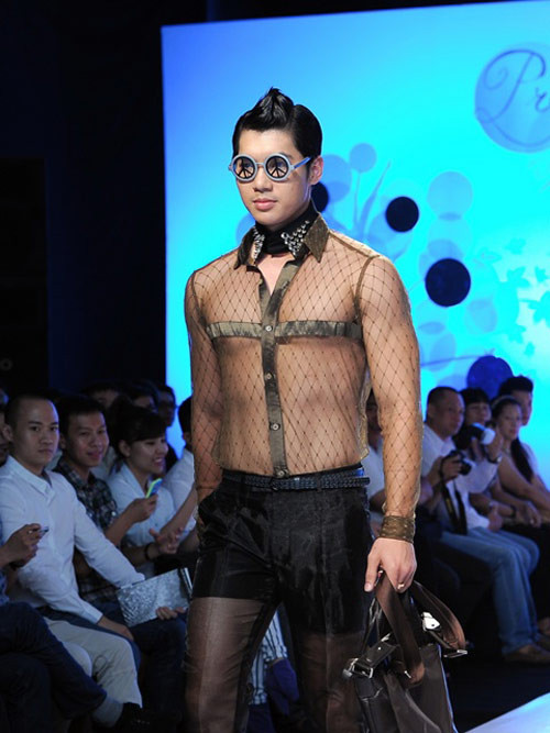 Trương Nam Thành trình diễn đồ nam sexy trên sân khấu Trương Nam Thành trình diễn đồ nam sexy trên sân khấu