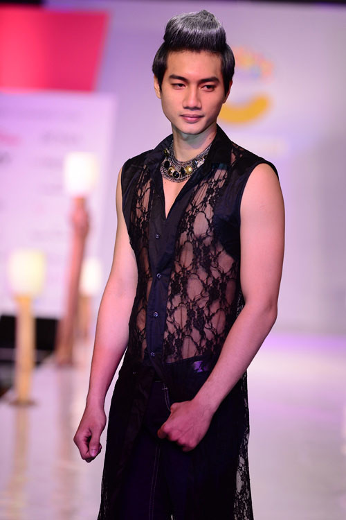 Duy Linh hiền lành với áo mỏng Duy Linh hiền lành với áo mỏng