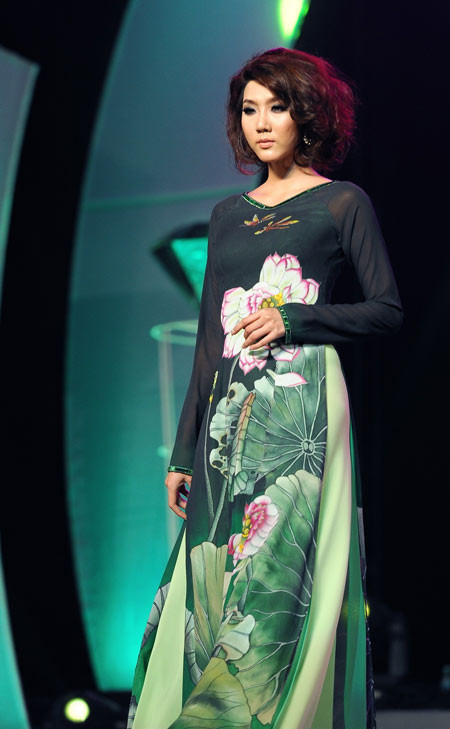 Trông cô khá đằm thắm, dịu dàng. (Theo Vnexpress) Trông cô khá đằm thắm, dịu dàng. (Theo Vnexpress)