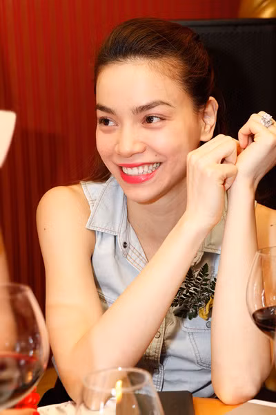 Viên mãn với cuộc sống hôn nhân và sự nghiệp ngày càng thăng tiến, nụ cười của Hồ Ngọc Hà luôn rạng rỡ.