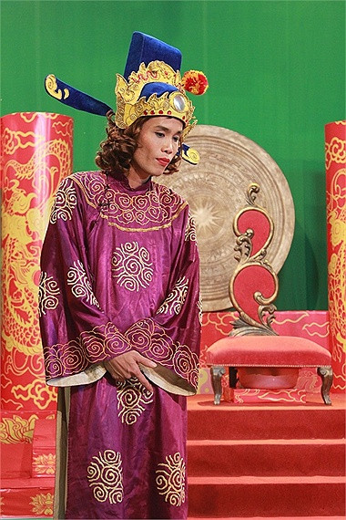 Ở Táo Quân của VTV, Vân Dung vào vai Táo Dân sinh, thì ở Đài VTC, chị vào vai Táo Văn hóa. Ở Táo Quân của VTV, Vân Dung vào vai Táo Dân sinh, thì ở Đài VTC, chị vào vai Táo Văn hóa.