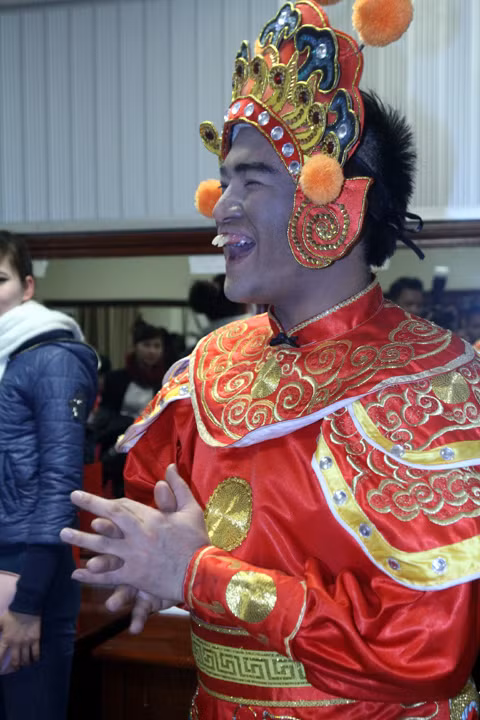 Minh Quân tung hứng rất tốt với các danh hài miền Bắc.