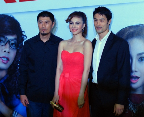 Họ xuất hiện từ rất sớm tại Trung tâm chiếu phim Quốc gia để chuẩn bị cho lễ ra mắt. Họ xuất hiện từ rất sớm tại Trung tâm chiếu phim Quốc gia để chuẩn bị cho lễ ra mắt.