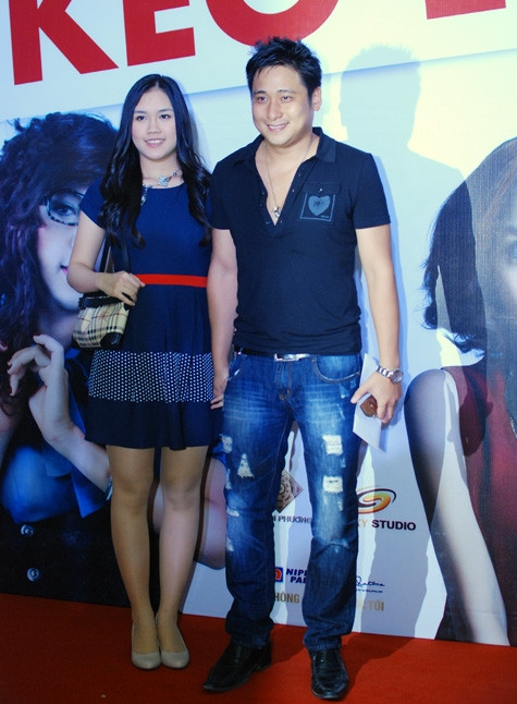 Vợ Minh Tiệp trông mập lên trông thấy sau khi sinh con đầu lòng. Vợ Minh Tiệp trông mập lên trông thấy sau khi sinh con đầu lòng.