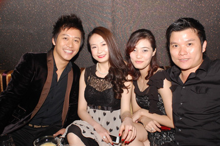 Trong một bài trả lời phỏng vấn gần đây, Tuấn Hưng nói đến chuyện sẽ kết hôn trong năm nay khiến cho nhiều người liên tưởng đến chuyện đây chính là bạn gái anh.