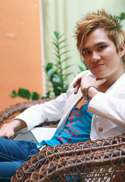 Liên quan tới scandal bị tố hiếp dâm nữ sinh của Châu Việt Cường, Lâm Chấn Huy bày tỏ, vốn có quan hệ anh em đồng nghiệp với Châu Việt Cường, anh đã bị làm khó tại các show diễn khi bầu sô lợi dụng scandal hiếp dâm của chàng ca sĩ vô danh để bán vé. Theo đó, tại show diễn tại Bắc Ninh vừa qua, bầu sô đã giới thiệu “show diễn có sự góp mặt của Lâm Chấn Huy, bạn thân ca sĩ Châu Việt Cường”. Lâm Chấn Huy chia sẻ, anh đã tá hỏa vì thông tin này. Anh khẳng định muốn tự mình đi lên, không muốn dính tới scandal, đặc biệt là không muốn đứng chung với scandal hiếp fan của Châu Việt Cường.