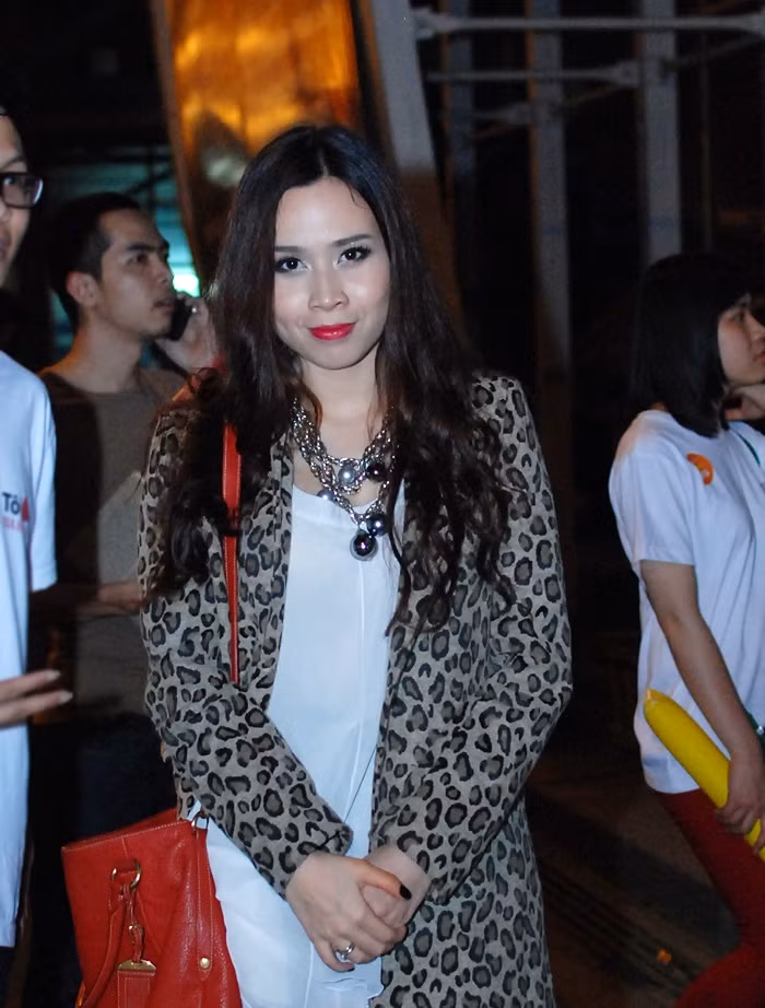 Habeco Stepup Summer 2012 là lần tái ngộ hiến hoi trên sân khấu âm nhạc của 2 vợ chồng Cải Bắp, từ khi Lưu Hương Giang có bầu, sinh con.