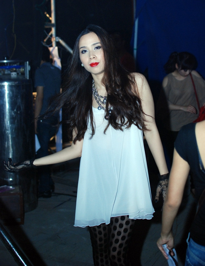 Lưu Hương Giang đằm thắm nơi hậu trường.