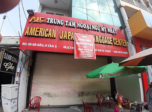 Trung tâm ngoại ngữ Mỹ Nhật hiện nay đã đóng cửa, mặt bằng đang rao cho thuê (ảnh: P.L) Trung tâm ngoại ngữ Mỹ Nhật hiện nay đã đóng cửa, mặt bằng đang rao cho thuê (ảnh: P.L)