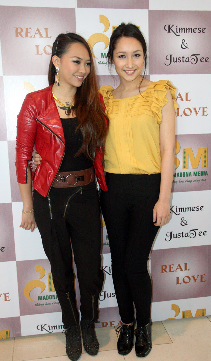 Kimmese sinh năm 1991 từng được coi là “hiện tượng” của rap Việt. Cách đây ít lâu, Kimmese cũng tham gia và tua diễn Mỹ Linh Tour 06 của ca sỹ Mỹ Linh. Kimmese sinh năm 1991 từng được coi là “hiện tượng” của rap Việt. Cách đây ít lâu, Kimmese cũng tham gia và tua diễn Mỹ Linh Tour 06 của ca sỹ Mỹ Linh.