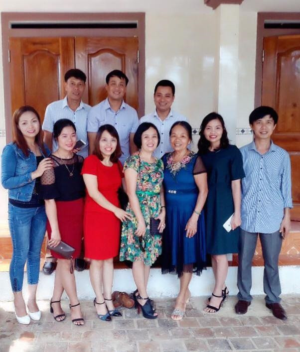 Học sinh cũ đến thăm thầy Hà Trung Hiếu, như là biệt dược giúp thầy mau khỏi bệnh (Ảnh: CTV) Học sinh cũ đến thăm thầy Hà Trung Hiếu, như là biệt dược giúp thầy mau khỏi bệnh (Ảnh: CTV)