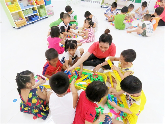 Từ 1/7/2020, giáo viên mầm non phải tốt nghiệp cao đẳng sư phạm. (Ảnh minh hoạ: Phunuonline.com.vn)
