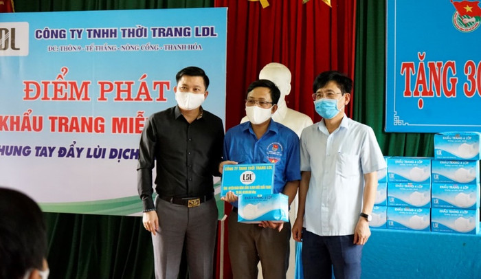 Ngày 30/3, Công ty Trách nhiệm hữu hạn thời trang LDL vừa trao tặng 30.000 khẩu trang cho Huyện đoàn, Tỉnh đoàn Thanh Hóa, Bộ chỉ huy quân sự tỉnh Thanh Hóa… Ngày 30/3, Công ty Trách nhiệm hữu hạn thời trang LDL vừa trao tặng 30.000 khẩu trang cho Huyện đoàn, Tỉnh đoàn Thanh Hóa, Bộ chỉ huy quân sự tỉnh Thanh Hóa…