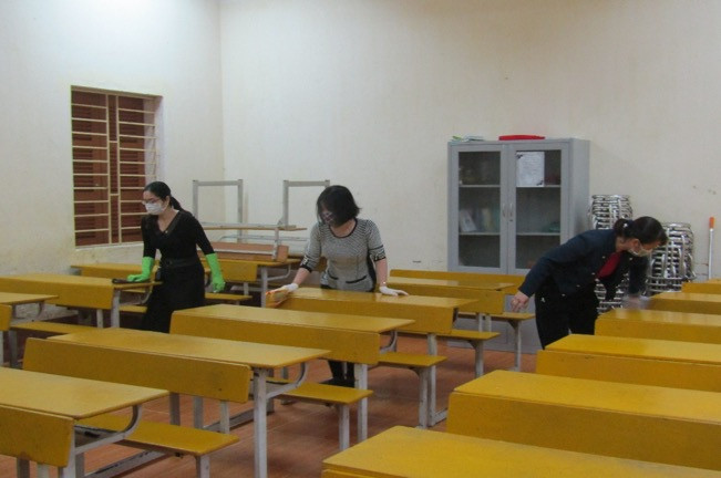 Chung tay đẩy lùi dịch bệnh Covid-19. (Ảnh: Văn Lự)