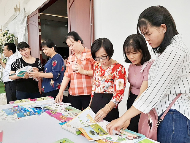 Bộ sách dăm chục ngàn còn thiếu tiền mua, nay vài trăm ngàn thì con thất học? ảnh 2 Bộ sách dăm chục ngàn còn thiếu tiền mua, nay vài trăm ngàn thì con thất học? ảnh 2