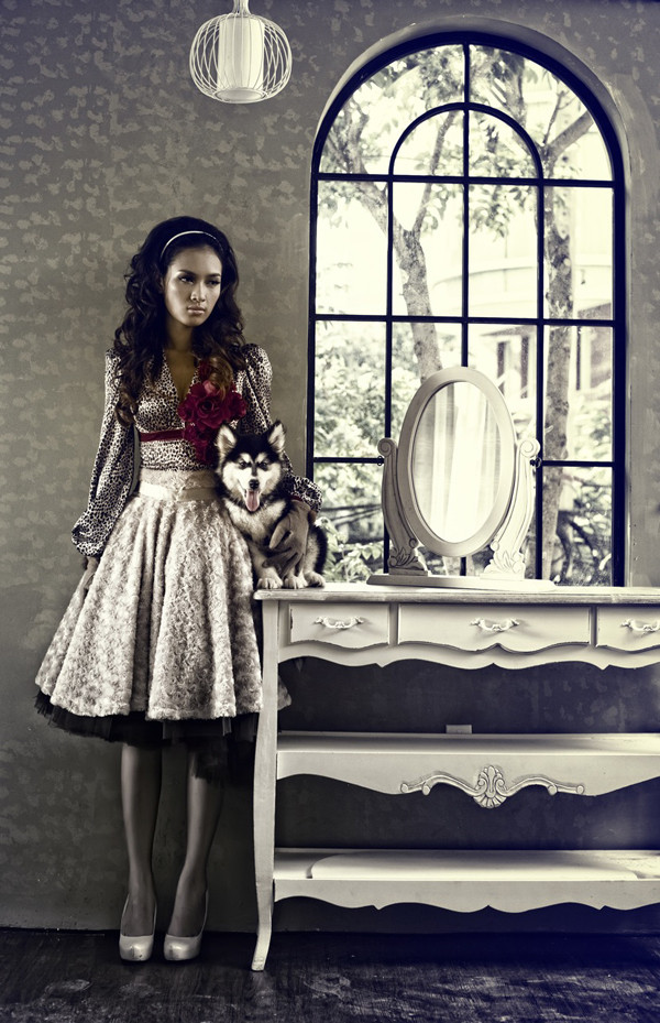 Cô gái 22 tuổi từng đoạt nhiều giải thưởng trong các cuộc thi âm nhạc như K4teen, Siêu sao Việt Nam... trước khi bất ngờ đoạt giải ở cuộc thi Siêu mẫu. Trả lời cho câu hỏi quen thuộc từ báo chí, sẽ chọn con đường ca hát hay người mẫu, người đẹp cho biết, làm việc gì cũng được, quan trọng là mỗi khi mình thực hiện một sản phẩm gửi đến khán giả, đó phải là tất cả tâm huyết và sự trân trọng. Cô gái 22 tuổi từng đoạt nhiều giải thưởng trong các cuộc thi âm nhạc như K4teen, Siêu sao Việt Nam... trước khi bất ngờ đoạt giải ở cuộc thi Siêu mẫu. Trả lời cho câu hỏi quen thuộc từ báo chí, sẽ chọn con đường ca hát hay người mẫu, người đẹp cho biết, làm việc gì cũng được, quan trọng là mỗi khi mình thực hiện một sản phẩm gửi đến khán giả, đó phải là tất cả tâm huyết và sự trân trọng.