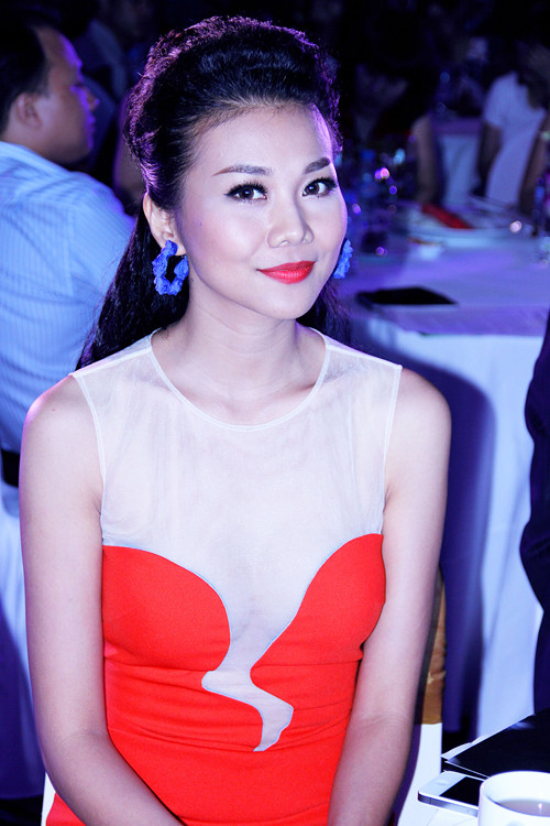 Người đẹp chia sẻ, trong những ngày qua, cô và các diễn viên đã tập luyện nhiều cảnh quay võ thuật để khi chính thức bước vào khởi quay (ngày 10/6), đoàn phim sẽ làm việc liên tục trong gần 2 tháng. Sau một năm làm gương mặt đại diện cho một chiến dịch kinh tế của Đài Loan, Thanh Hằng tiếp tục được đối tác tin tưởng và ký hợp đồng năm thứ hai. Cát-xê mà siêu mẫu có đôi chân dài 1m12 nhận được là con số không hề nhỏ. (Theo Ngôi Sao)