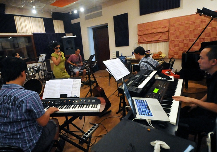 Đây là lần đầu tiên Mỹ Linh và Thanh Lam kết hợp từ đầu tới cuối một chương trình ca nhạc. Đây là lần đầu tiên Mỹ Linh và Thanh Lam kết hợp từ đầu tới cuối một chương trình ca nhạc.