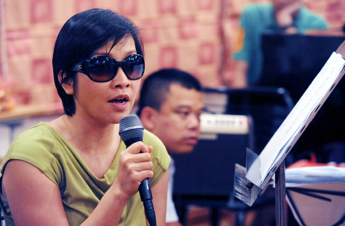 Thanh Lam luôn hừng hực lửa,sôi động trên sân khấu thì Mỹ Linh ngược lại, giọng hát của chị rất nồng nàn, nhẹ nhàng bay bổng. Thanh Lam luôn hừng hực lửa,sôi động trên sân khấu thì Mỹ Linh ngược lại, giọng hát của chị rất nồng nàn, nhẹ nhàng bay bổng.