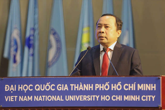 Phó Giáo sư, Tiến sĩ Vũ Hải Quân phát biểu tại hội thảo (ảnh: VNUHCM) VUHAIQUANBandanVNUHCM.jpg