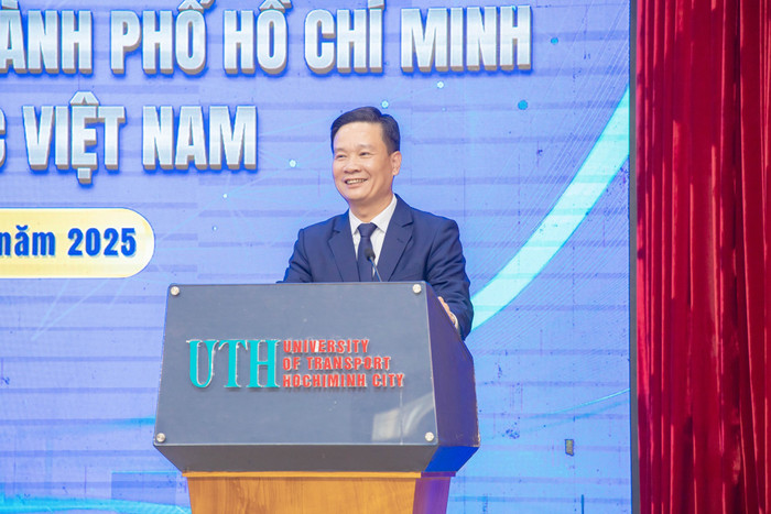 Nhà báo Nguyễn Tiến Bình - Tổng biên tập Tạp chí điện tử Giáo dục Việt Nam phát biểu tại lễ ký kết. UTHGDVN.jpg