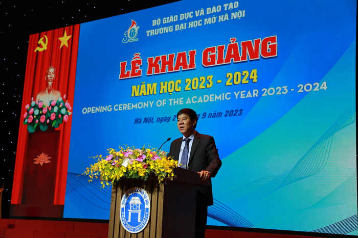 Phó Giáo sư, Tiến sĩ Huỳnh Văn Chương – Cục trưởng Cục Quản lý chất lượng – Bộ Giáo dục và Đào tạo phát biểu tại buổi lễ. Ảnh: NTCC Phó Giáo sư, Tiến sĩ Huỳnh Văn Chương – Cục trưởng Cục Quản lý chất lượng – Bộ Giáo dục và Đào tạo phát biểu tại buổi lễ. Ảnh: NTCC