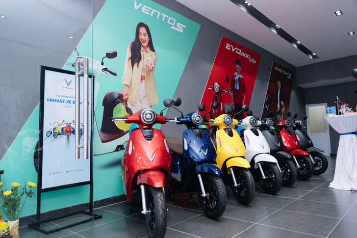 Xe máy điện VinFast sở hữu thiết kế thời trang, tích hợp nhiều công nghệ hiện đại. Xe máy điện VinFast sở hữu thiết kế thời trang, tích hợp nhiều công nghệ hiện đại.