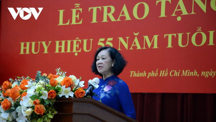 nguyên thường trực ban bí thư lê hồng anh nhận huy hiệu 55 năm tuổi Đảng hình ảnh 2 nguyen thuong truc ban bi thu le hong anh nhan huy hieu 55 nam tuoi Dang hinh anh 2