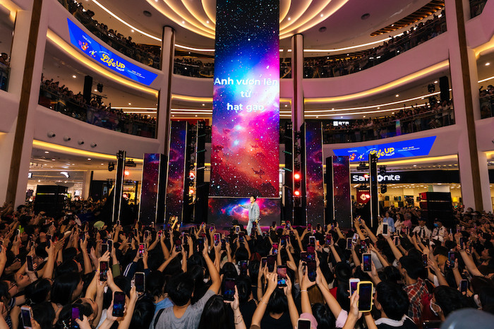 Mikelodic lần đầu tiên biểu diễn bài hát “Về Quê” - bản hit làm mưa làm gió suốt thời gian qua trong chương trình Rap Việt Mùa 3 Mikelodic lần đầu tiên biểu diễn bài hát “Về Quê” - bản hit làm mưa làm gió suốt thời gian qua trong chương trình Rap Việt Mùa 3