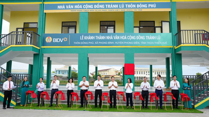BIDV khánh thành Nhà văn hóa cộng đồng tránh lũ tại Thừa Thiên Huế. BIDV khánh thành Nhà văn hóa cộng đồng tránh lũ tại Thừa Thiên Huế.