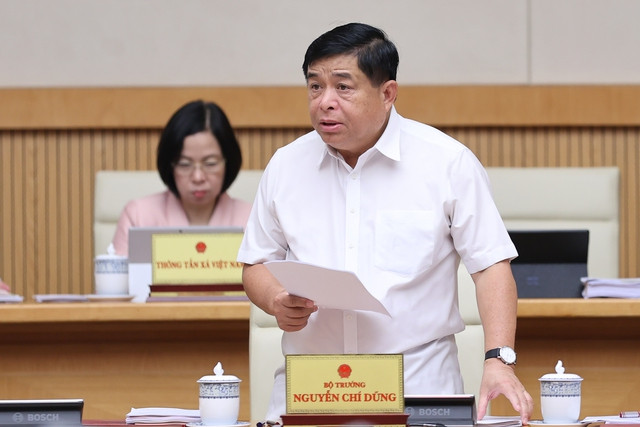 Bộ trưởng Bộ Kế hoạch và Đầu tư Nguyễn Chí Dũng phát biểu tại Phiên họp. Ảnh: VGP/Nhật Bắc